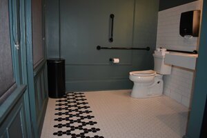 publicbathroom2