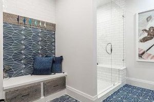 m_white-and-blue-pool-house-bathroom
